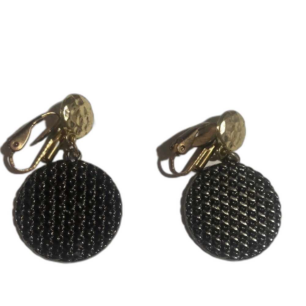 Vintage women black‎ gold tone clip-on earrings
